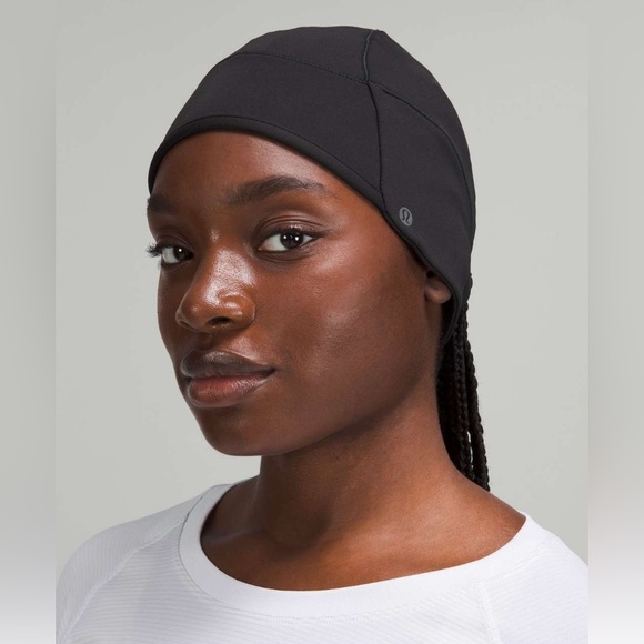 Lululemon Run For It All Beanie, Black, Tech Fleece Ponytail Hat, Reflective - Picture 6 of 6